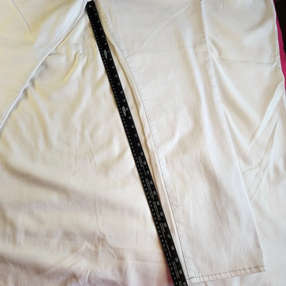 TRUE RELIGION Geno Relaxed Slim‎ Fit Mens 36 x 32 White Jeans Pockets NEW